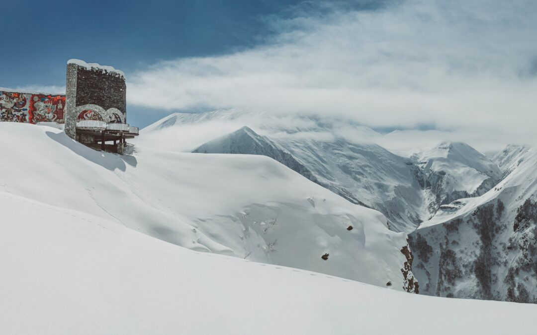 strada militare georgiana: itinerario in auto da tbilisi a kazbegi tra natura e panorami mozzafiato